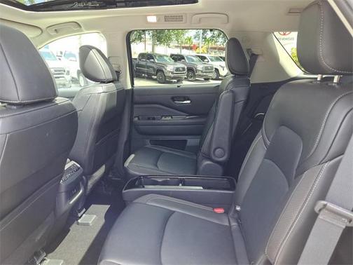2024 Nissan Pathfinder SL FWD