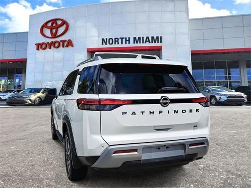 2024 Nissan Pathfinder SL FWD