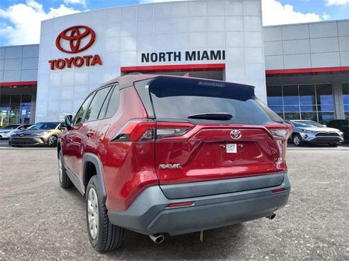 2020 Toyota RAV4 LE