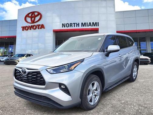 2022 Toyota Highlander LE
