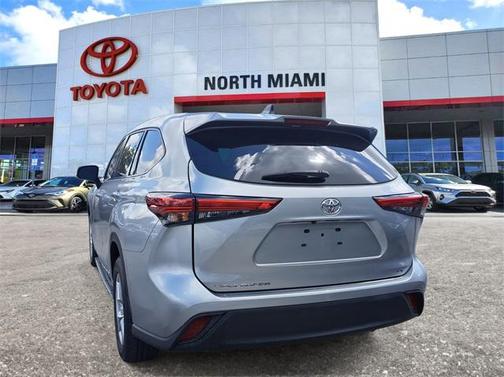 2022 Toyota Highlander LE