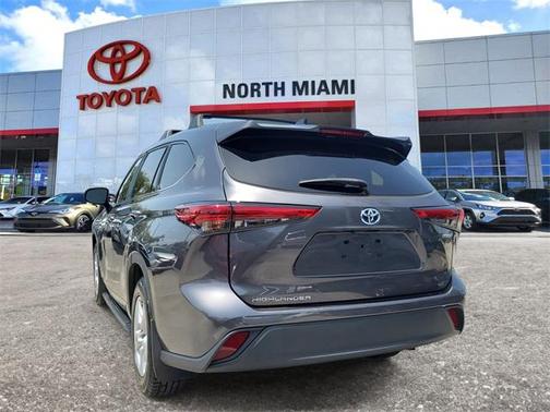 2023 Toyota Highlander Hybrid LE