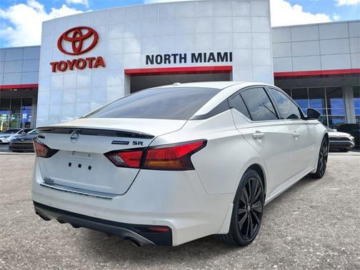 2022 Nissan Altima SR FWD