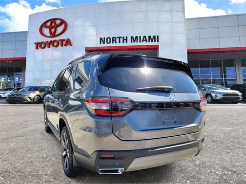 2025 Honda Pilot Touring 8-Passenger