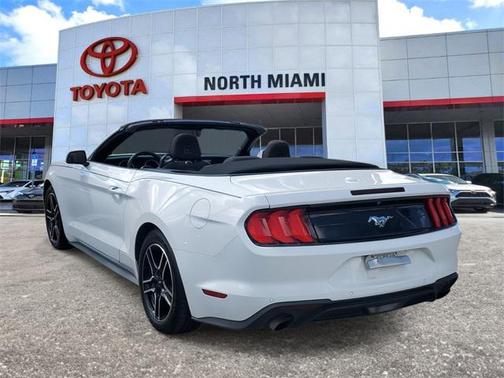 2022 Ford Mustang EcoBoost