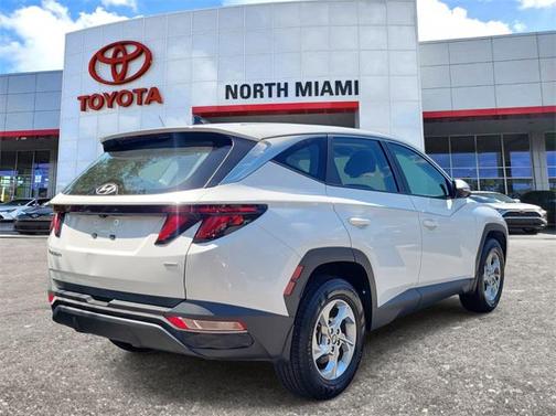 2022 Hyundai TUCSON SE