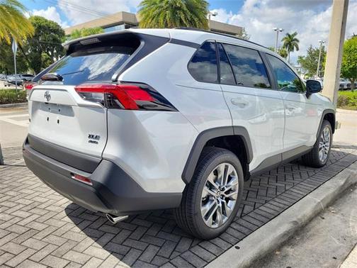 2025 Toyota RAV4 XLE Premium