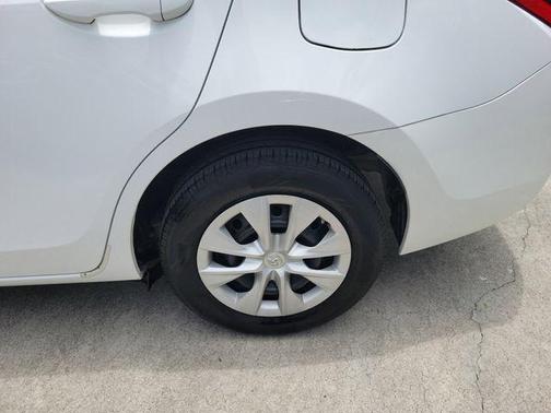 Super White 2016 Toyota Corolla L