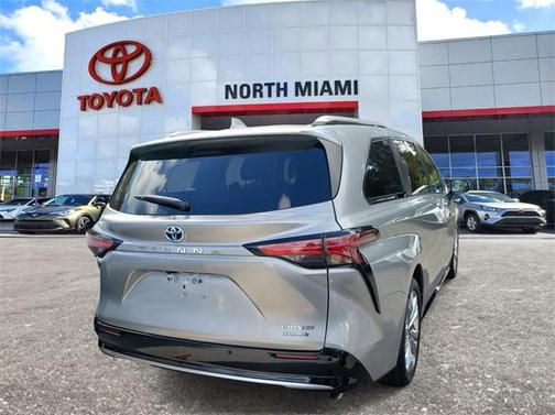 2023 Toyota Sienna Platinum 7 Passenger