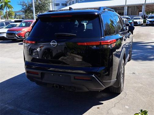 2024 Nissan Pathfinder SV FWD