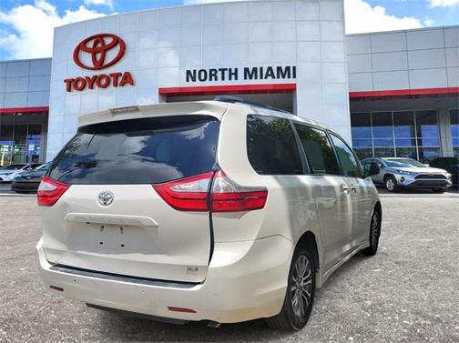 2019 Toyota Sienna XLE