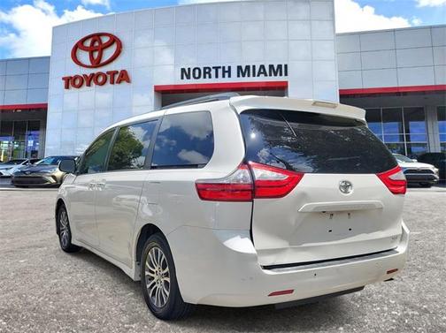 2019 Toyota Sienna XLE