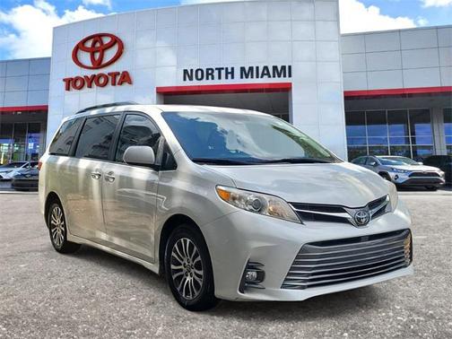 2019 Toyota Sienna XLE