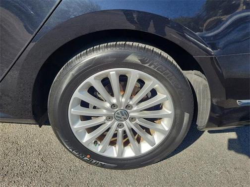 2017 Volkswagen Passat 1.8T SE