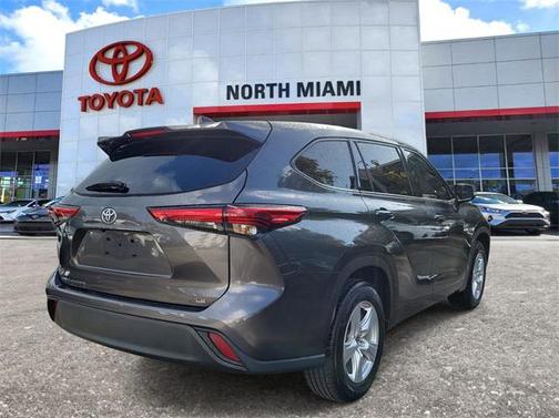 2021 Toyota Highlander LE