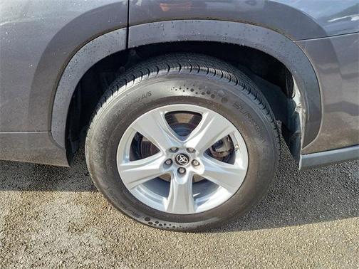 2021 Toyota Highlander LE