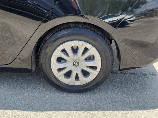 2022 Toyota Prius LE