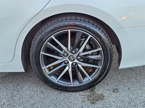 2022 Toyota Camry Hybrid XLE