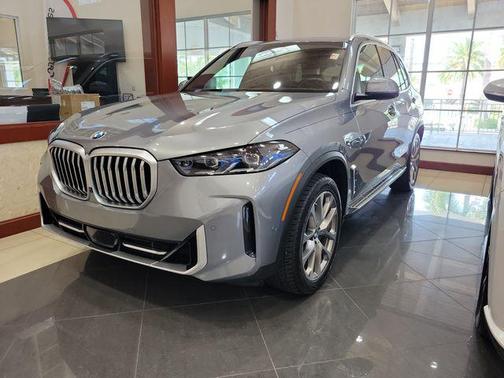 Gray Metallic 2024 BMW X5 sDrive40i