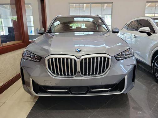 Gray Metallic 2024 BMW X5 sDrive40i