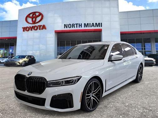 2022 BMW 740 i