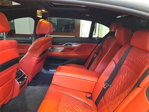 2022 BMW 740 i