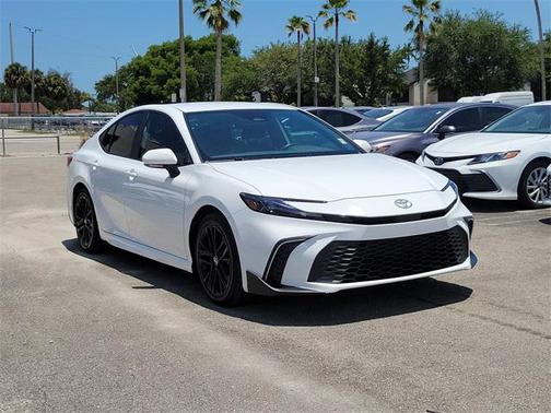 2025 Toyota Camry SE