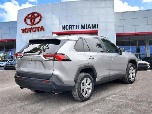 2020 Toyota RAV4 LE
