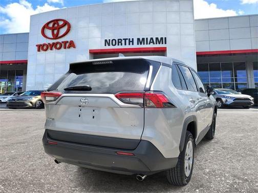 2022 Toyota RAV4 LE