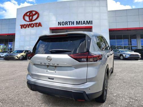 Brilliant Silver Metallic 2024 Nissan Rogue S