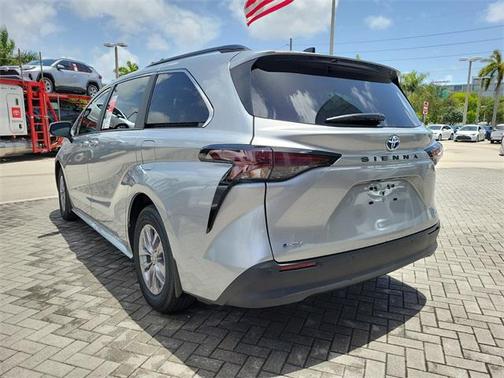2025 Toyota Sienna XLE 8 Passenger