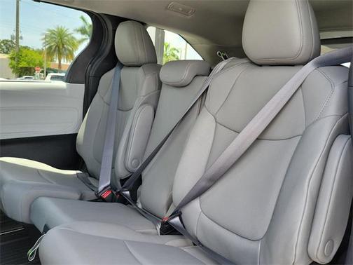 2025 Toyota Sienna XLE 8 Passenger