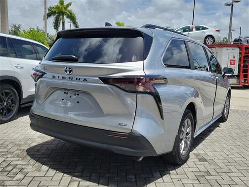 2025 Toyota Sienna XLE 8 Passenger