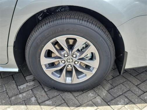 2025 Toyota Sienna XLE 8 Passenger
