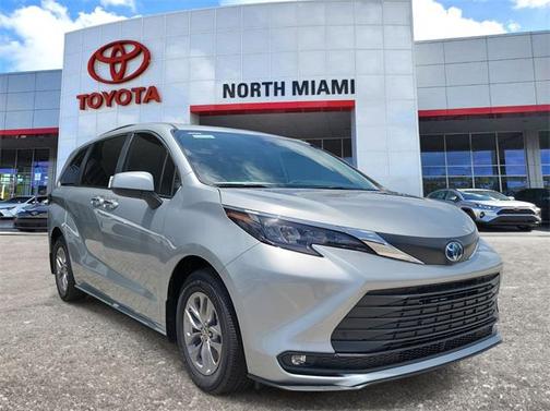 2025 Toyota Sienna XLE 8 Passenger