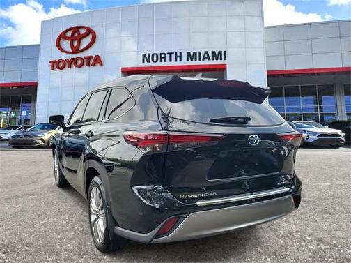 2024 Toyota Highlander Hybrid Platinum