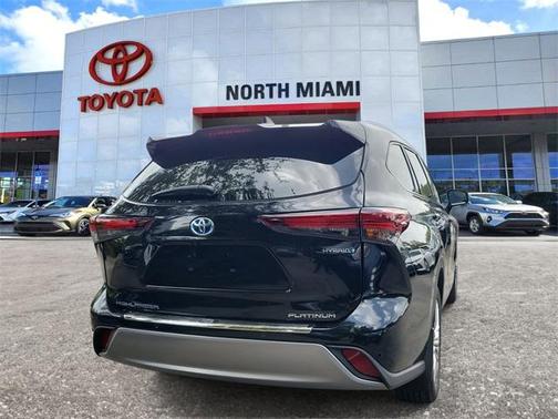 2024 Toyota Highlander Hybrid Platinum