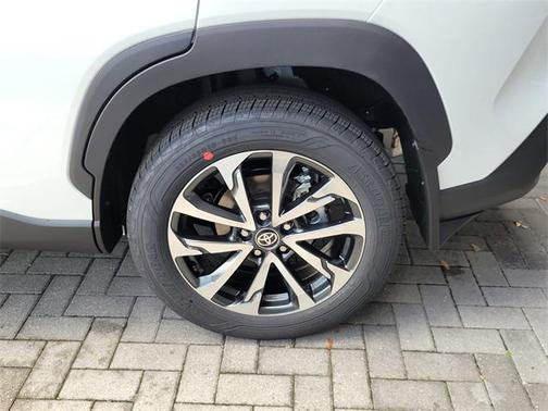 2025 Toyota Corolla Cross XLE