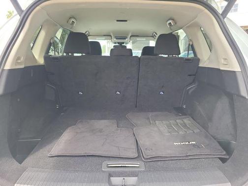 Everest White Pearl 2024 Nissan Rogue SV