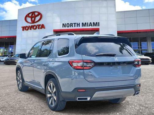 Lunar Silver Metallic 2025 Honda Pilot Touring 8-Passenger
