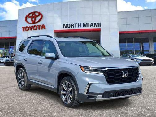 Lunar Silver Metallic 2025 Honda Pilot Touring 8-Passenger