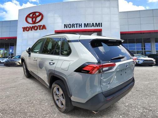2022 Toyota RAV4 Hybrid XLE