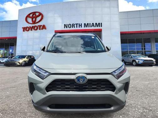2022 Toyota RAV4 Hybrid XLE