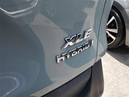 2022 Toyota RAV4 Hybrid XLE