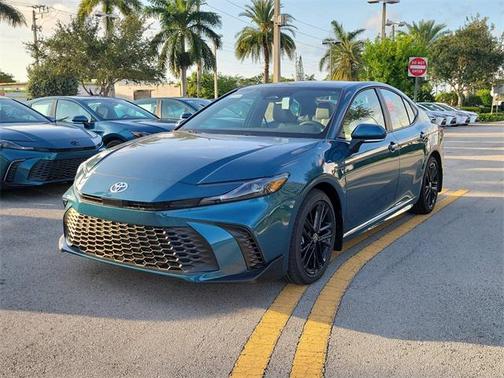 2025 Toyota Camry SE
