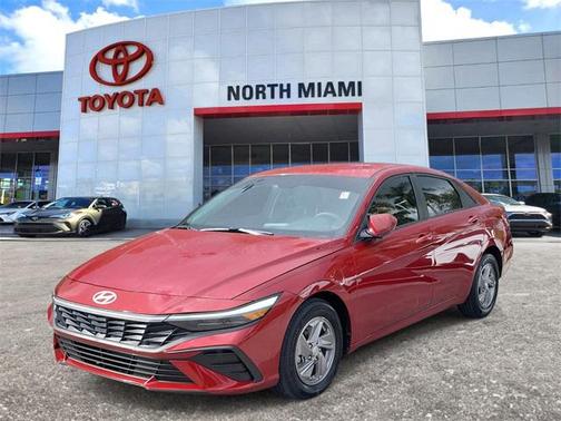 2025 Hyundai ELANTRA SE