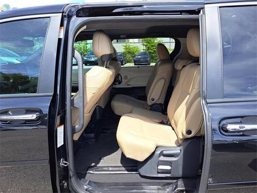2024 Toyota Sienna XLE 8 Passenger