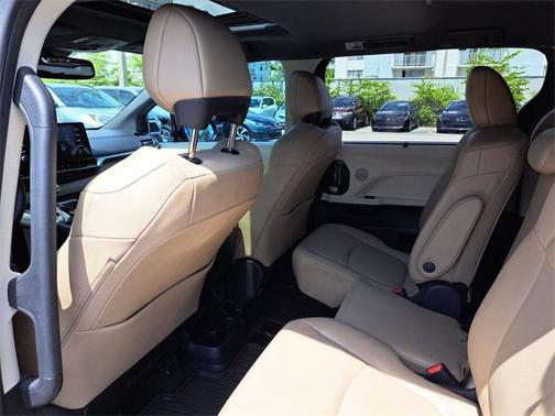 2024 Toyota Sienna XLE 8 Passenger