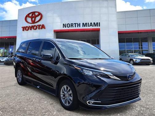 2024 Toyota Sienna XLE 8 Passenger