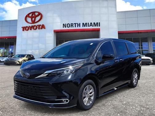 2024 Toyota Sienna XLE 8 Passenger